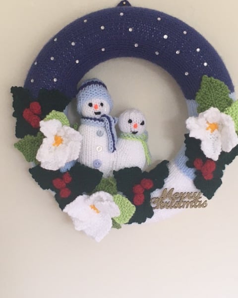 SNOWMAN CHRISTMAS WREATH