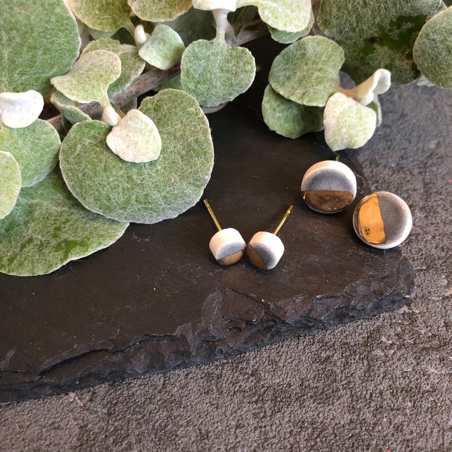 Ceramic button earrings - Goose grey duo