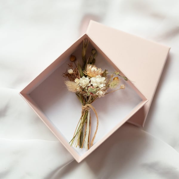 Dried Flower Mini Posy cream and white strawflower