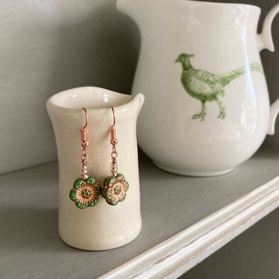 Flower earrings, green and rose gold