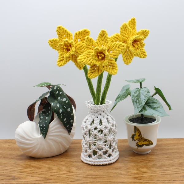  macrame flowers, vase of  daffodils