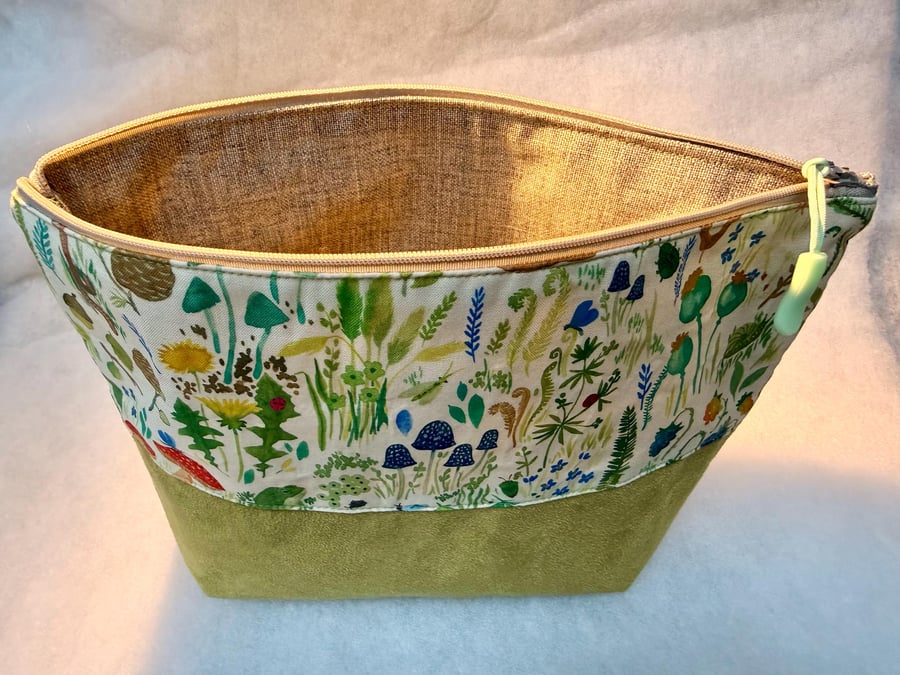 Fungi meadow - Large zipped pouch for toiletries, cosmetics, shaving kit, etc...