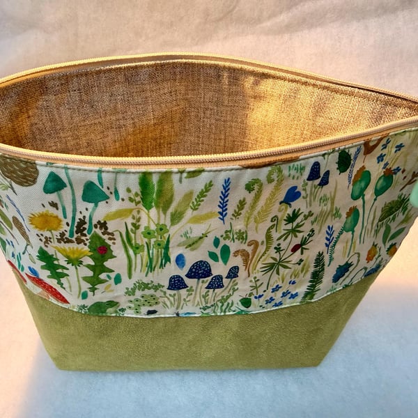 Fungi meadow - Large zipped pouch for toiletries, cosmetics, shaving kit, etc...