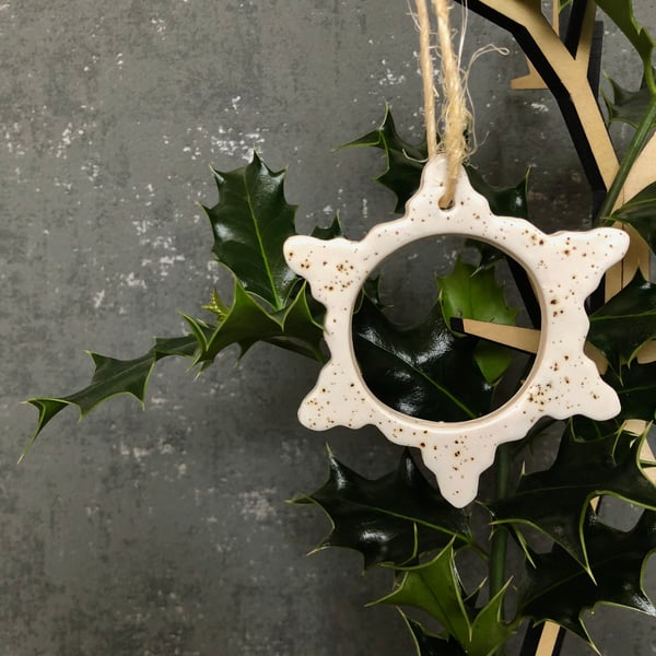 3 Ceramic hollow star decorations