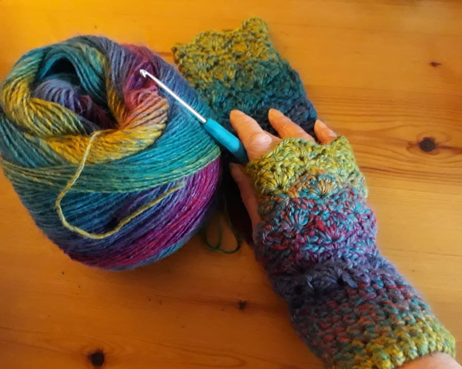 Multi colour fingerless gloves
