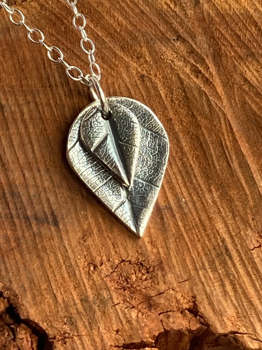 Fine silver leaves pendant