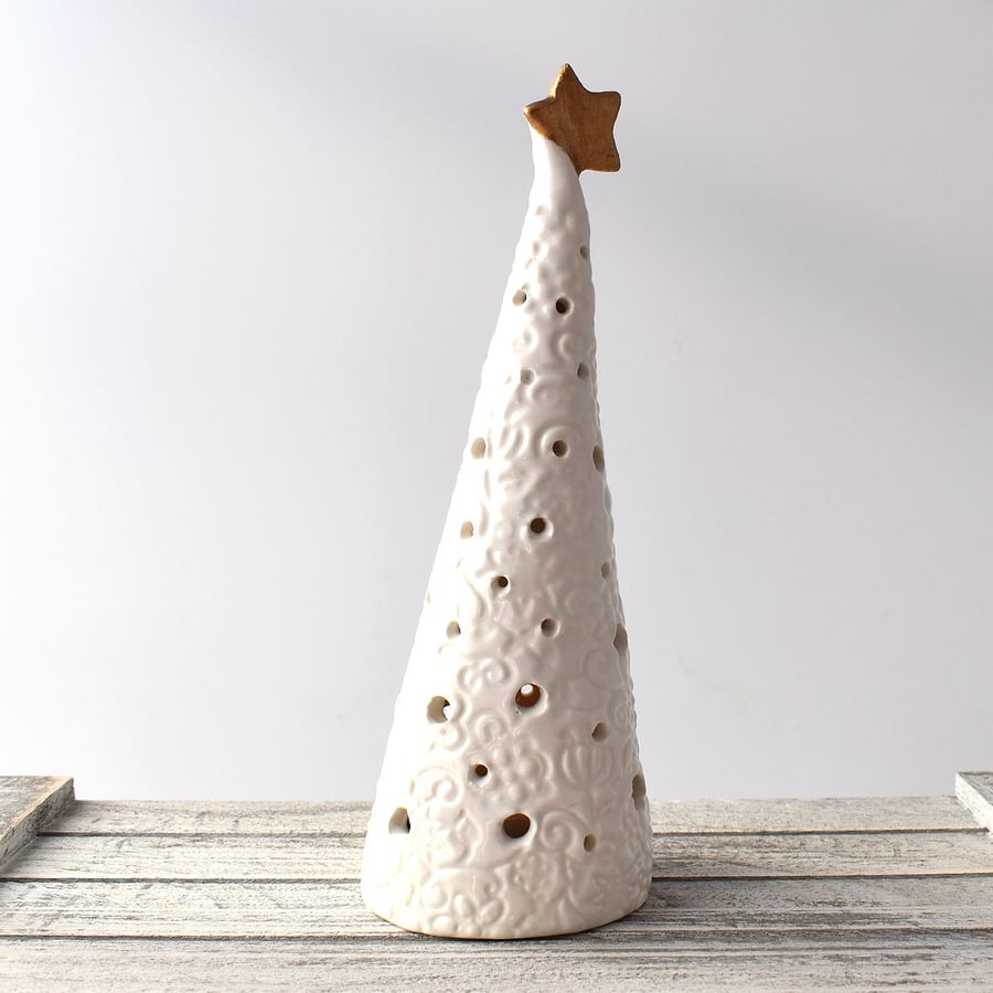 A109 Ceramic Christmas Tree Tea Light Holder (UK postage free)