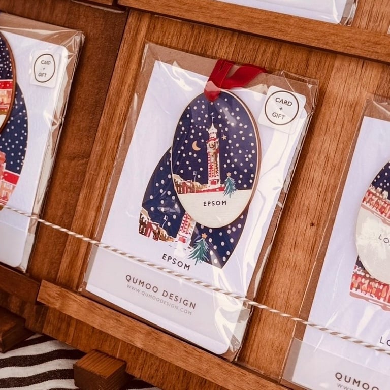 Epsom Christmas card and matching hanging wooden ornament GIFT SET (QM2989)