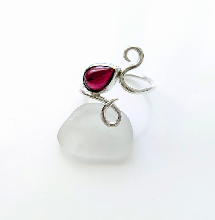 Pear Shape Garnet Sterling Silver Wavy Ring Size O