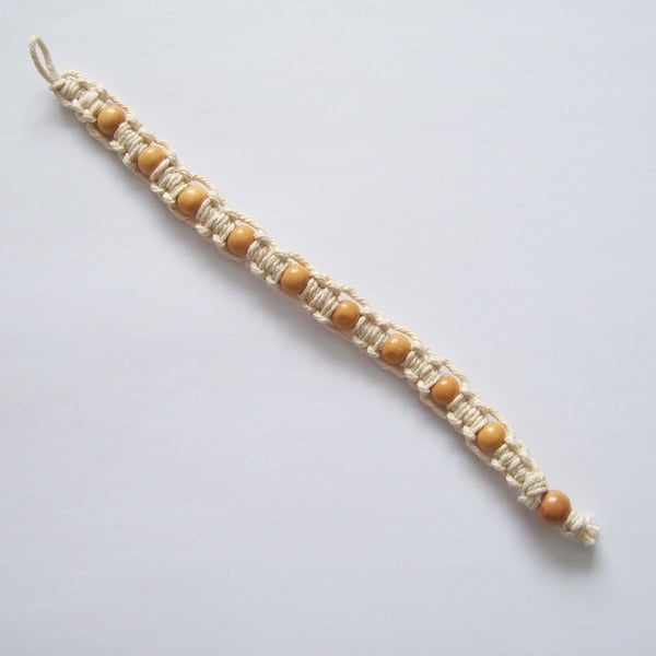Macrame bracelet made with cream cotton twine and cream wooden beads (17cm)