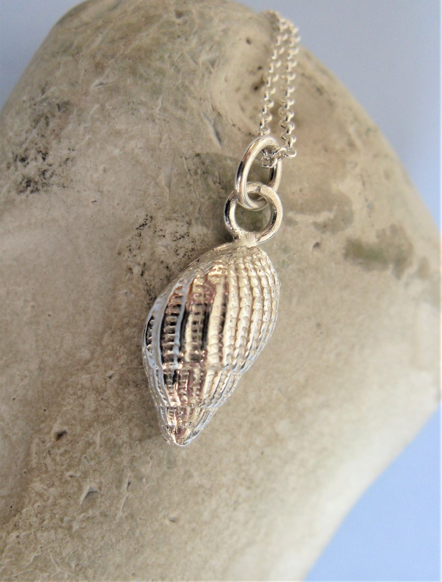 Fine silver sea shell pendant