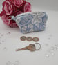 Blue and White foliage print coin purse with keyring. Sale  - Image 10