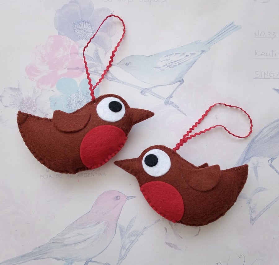 Felt robins, Christmas decorations, festive fun, novelty bird hangers