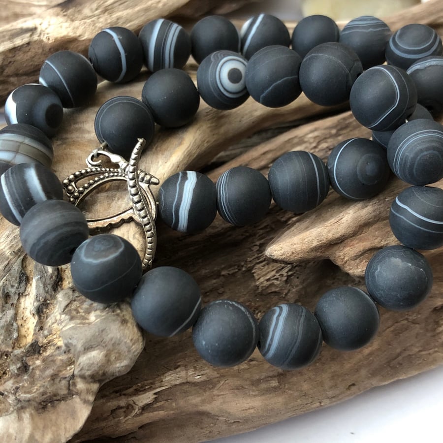 12mm banded frosted onyx bead necklace with silver coloured fastener -00001131