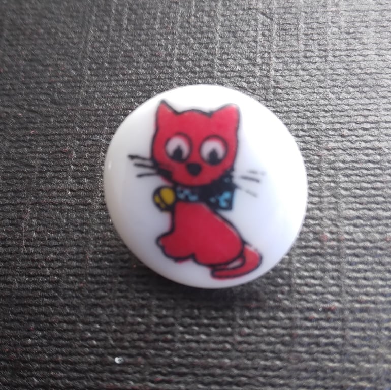 Buttons with picture of red cat. 15 mm. Pack of 6 buttons