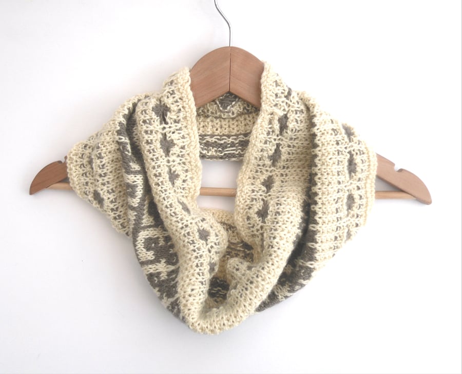 Leafy Cowl Knitting Kit HALF PRICE 