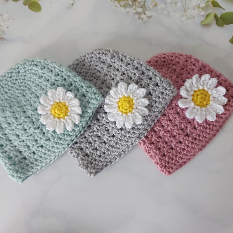 Handmade Crochet Baby Beanie with Daisy – Newborn to 2 Years Baby Hat