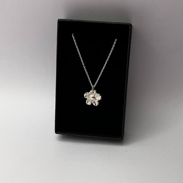 Fine Silver Daisy Pendant on 18 inch Chain