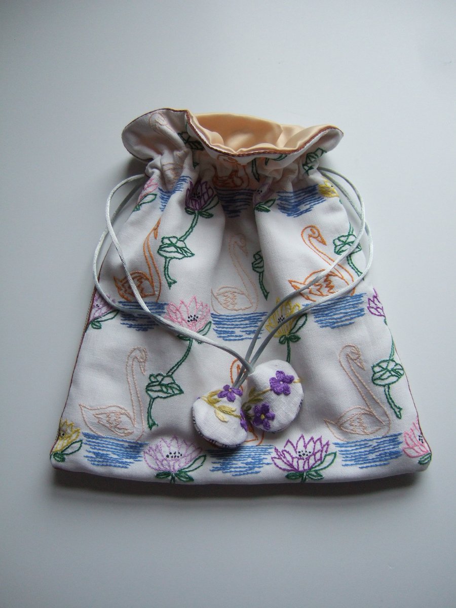 Vintage embroidery drawstring bag with swans design