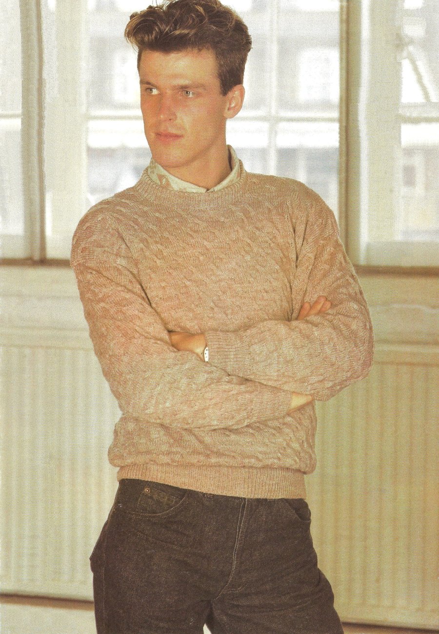 VINTAGE KNITTING PATTERN Mans Cabled Sweater