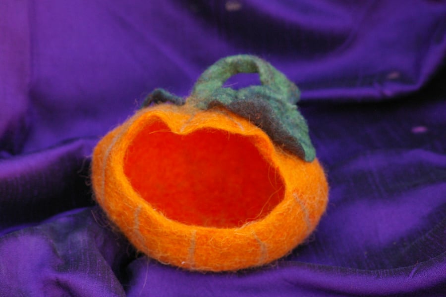 Handmade Felted Wool Pumpkin Bowl – Decorative Treat & Storage Basket