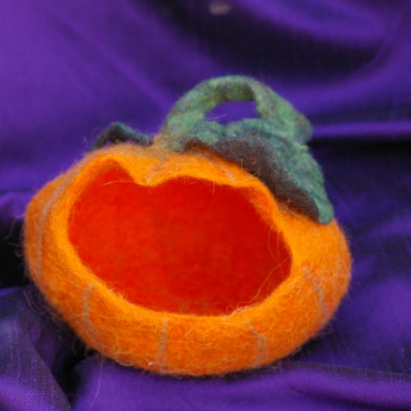 Handmade Felted Wool Pumpkin Bowl – Decorative Treat & Storage Basket