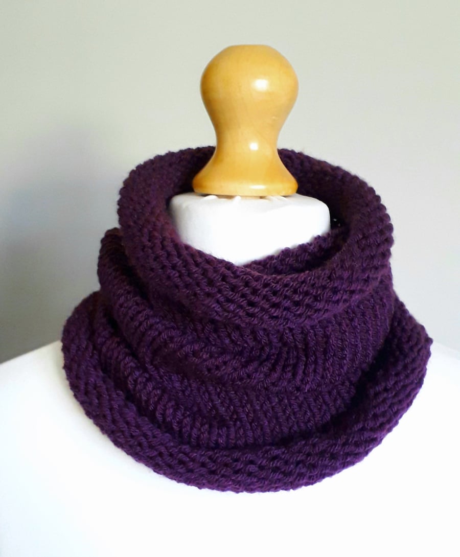 Cowl, Scarf, Infinity Scarf, Neck Warmer: Aubergine