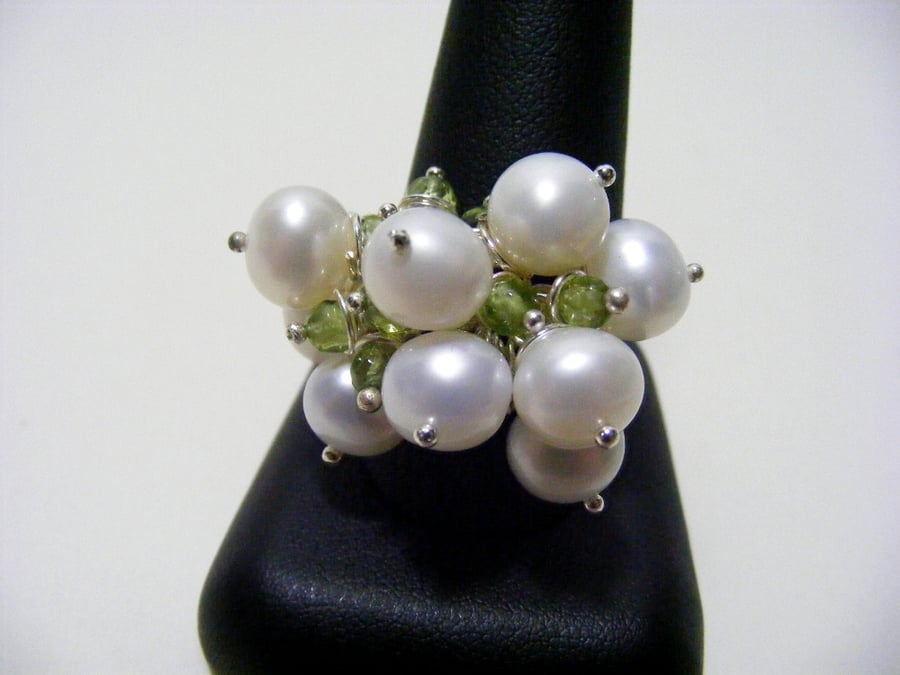 Freshwater Cultured Pearl and Peridot Gemstone Adjustable Ring.