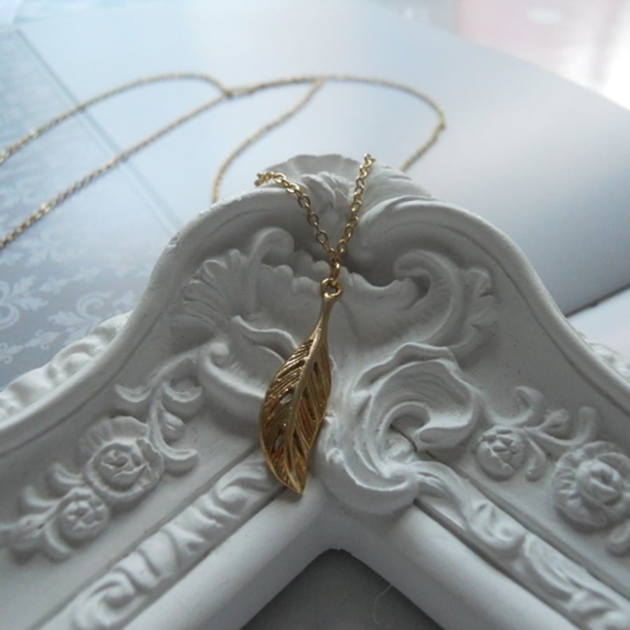  Gold feather necklace