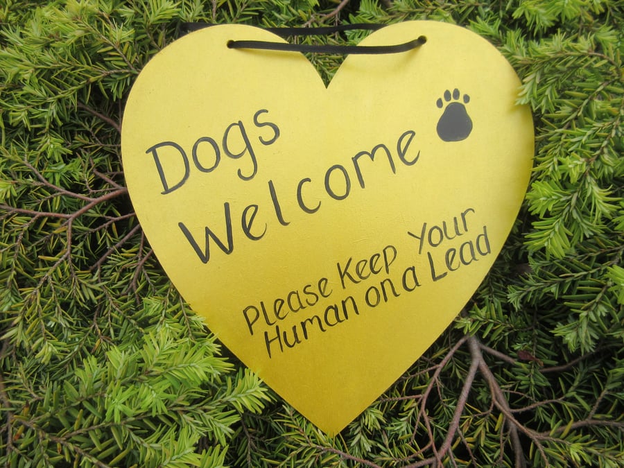 Dogs Welcome Heart Hanging Decoration Fun Pet Sign for your Home 