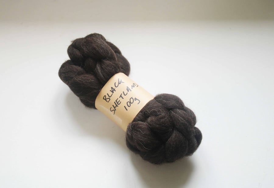 Black Shetland top roving 100g