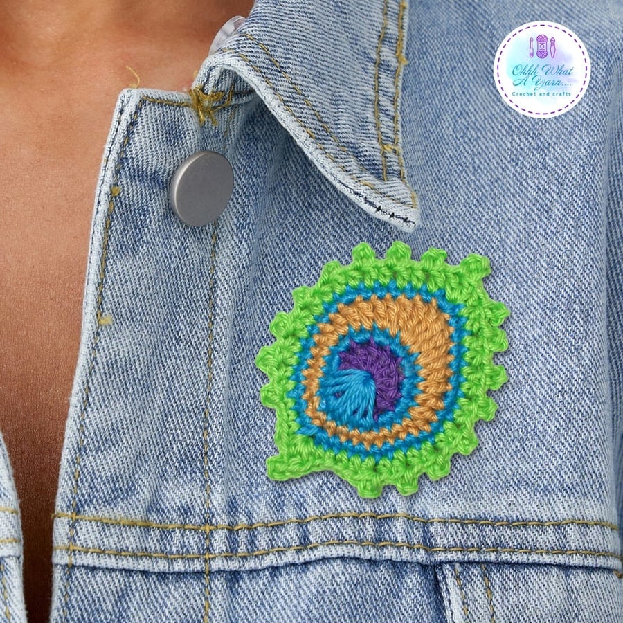 Crochet peacock feather brooch, peacock badge, peacock pin.