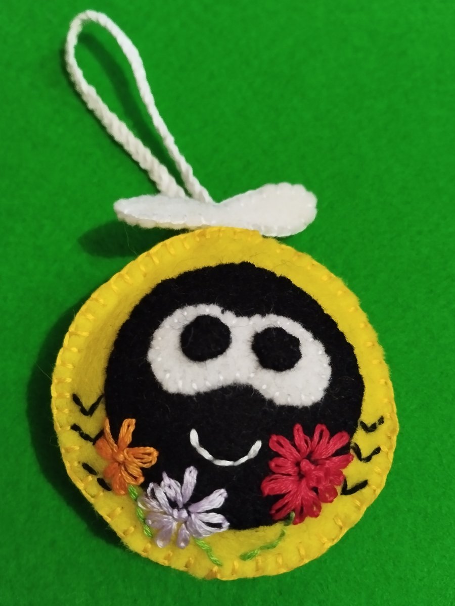 Bumble bee wool felt room decoration 