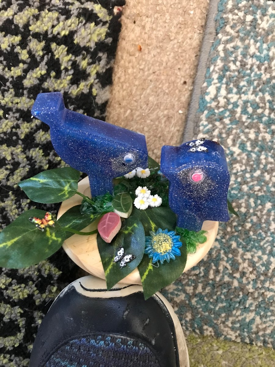 Resin blue birds on wooden decorated base 