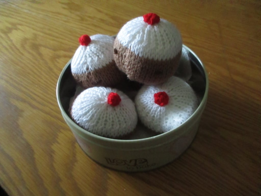 Currant Bun Knitting Pattern