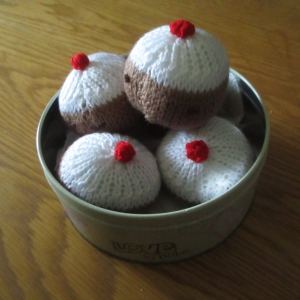 Currant Bun Knitting Pattern
