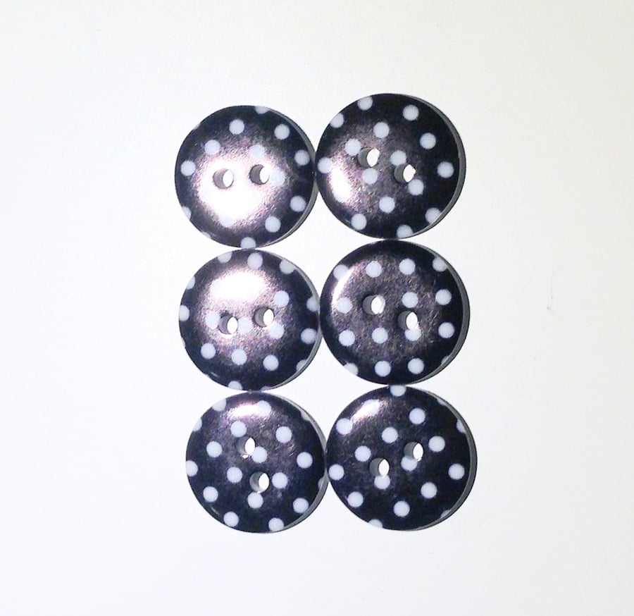 6 x  Black and White Spotty Buttons 