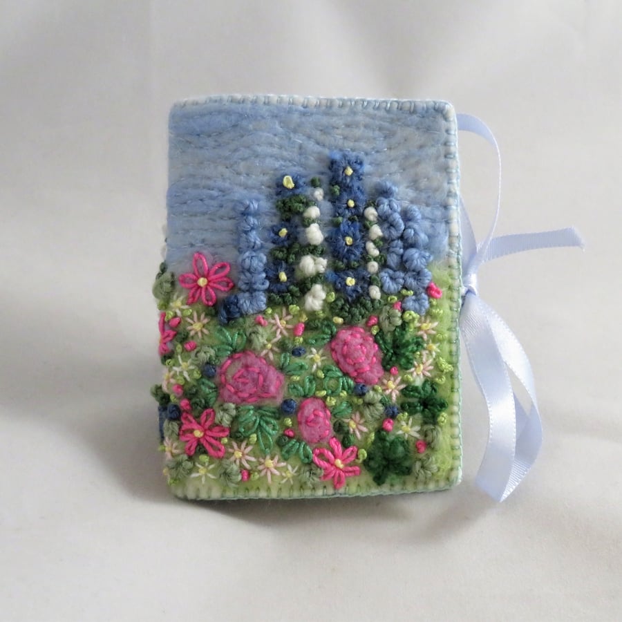 Needle Book Rose Garden - Embroidered and felted