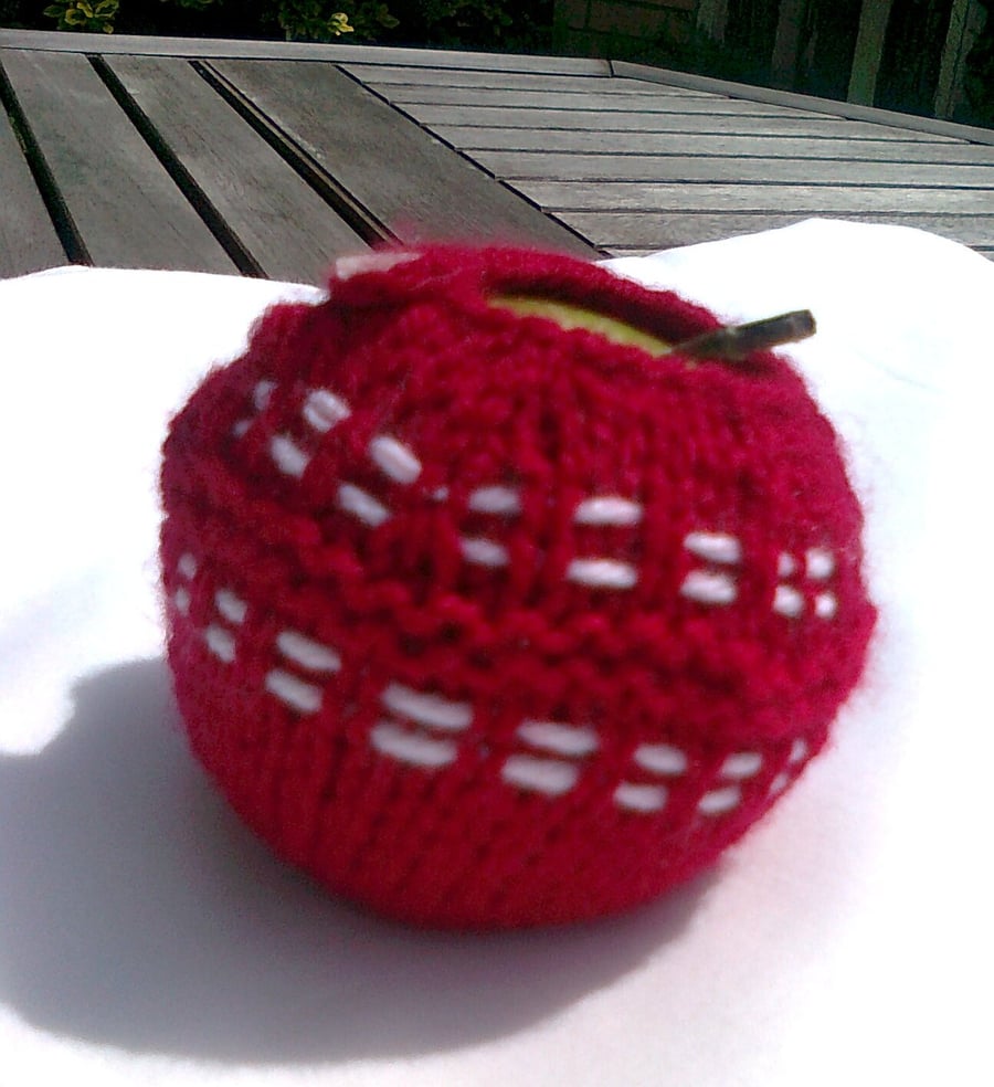 Apple Cosy - Cricket Ball