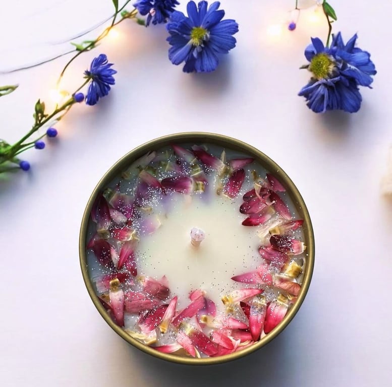 Wild Violet & Black Amber Soy Wax Candle Vegan Hand Poured 5oz Gold Tin