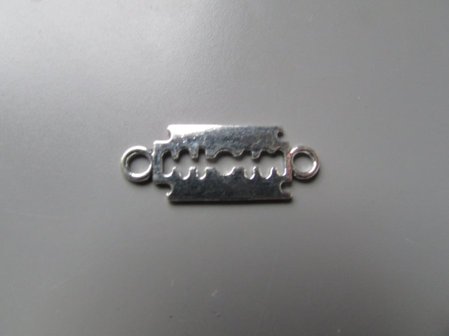 Razor connector Jewellery Charm