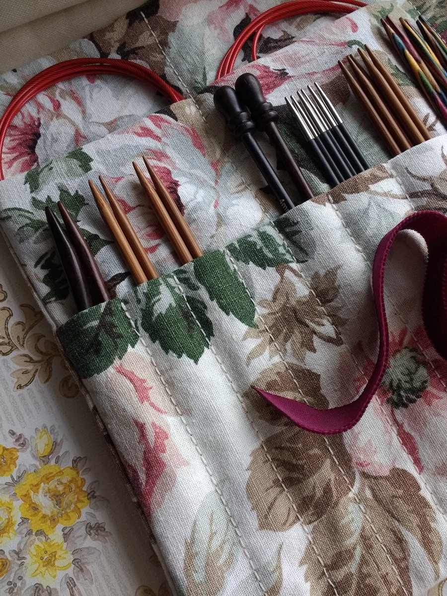 "Judit" knitting needle wrap