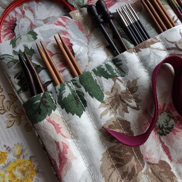 "Judit" knitting needle wrap