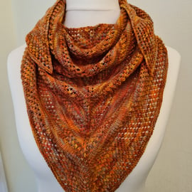 Handknitted lace shawl in hypoallergenic Extra Fine Merino yarn