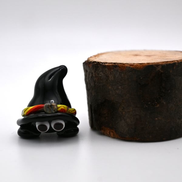 small glass halloween hat figure