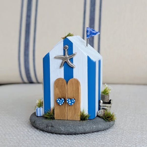 Handmade Coastal Beach Hut Scene Home Decor