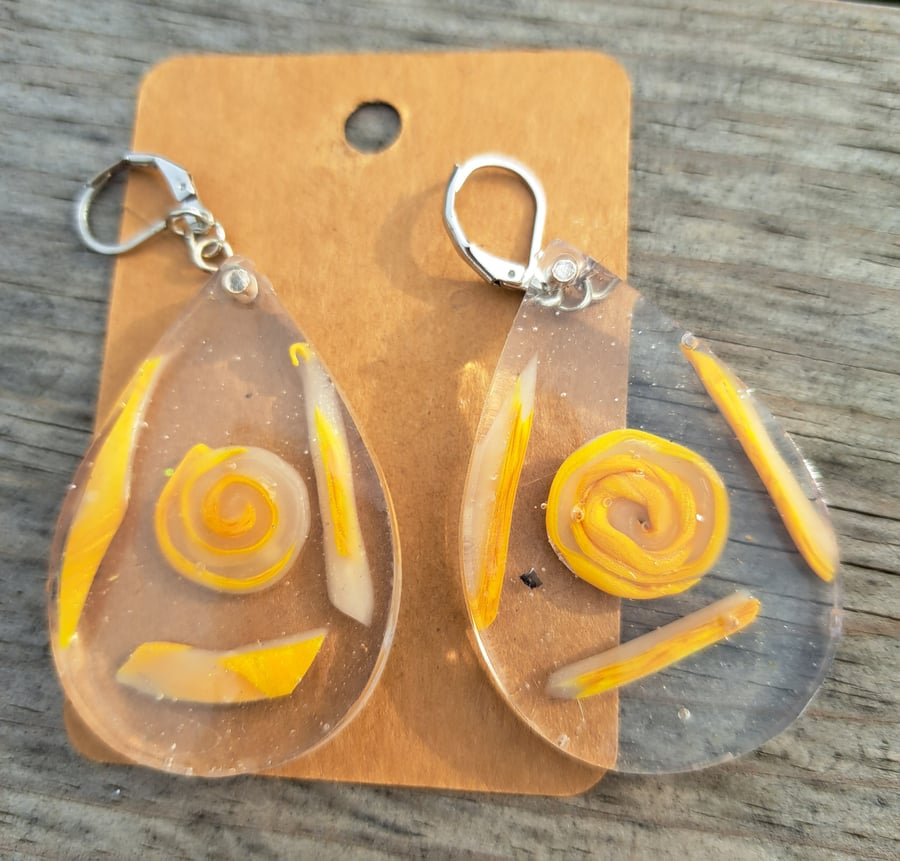 2 Designs Lemon and cream resin earrings