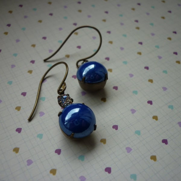 BLUE, CRYSTAL AND VINTAJ BRASS EARRINGS.  1025