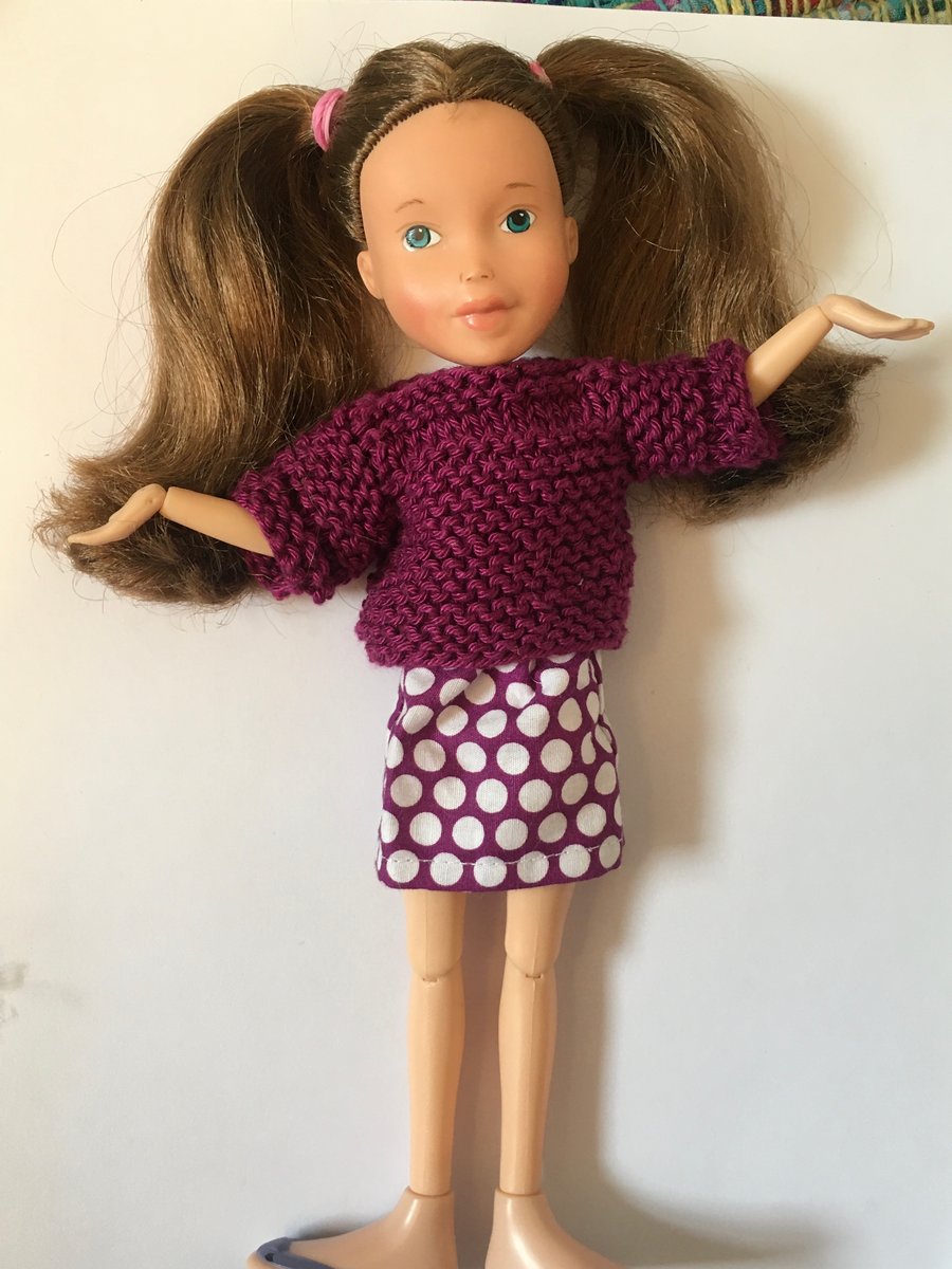 Dolls clothes to fit bratz dolls or barbies