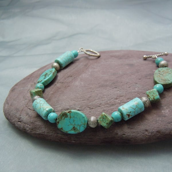  Semi-precious Turquoise bracelet in assorted shapes & silver plate beads 